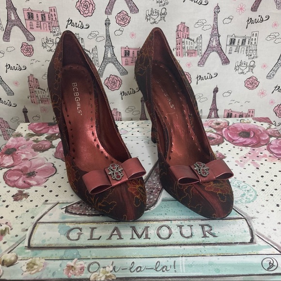 BCBGirls Vintage RARE Women’s Satin Brocade Floral Closed Toe Pumps Size 7 - Picture 3 of 14